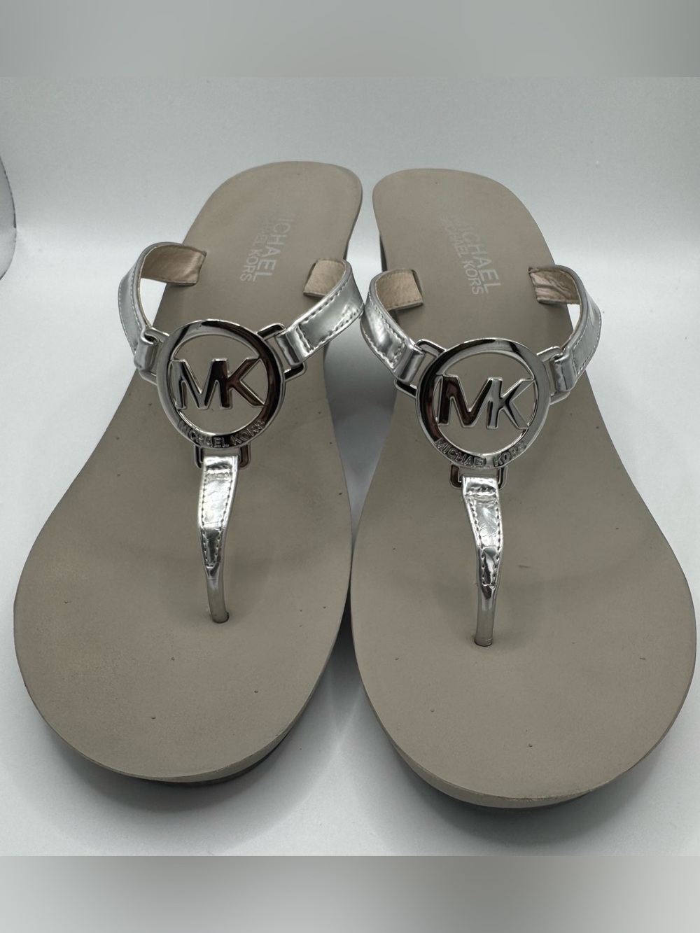 Michael Kors Warren Thong Wedge Sandals Womens Sz 8 Silver Metallic Boho Summer